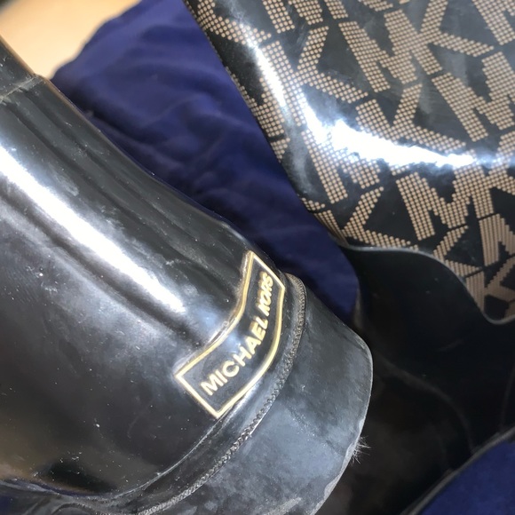 Two pairs of Micheal kor rain boots sizes 10 both - Picture 7 of 8